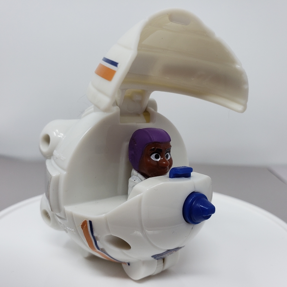 Alisha Piloting 2022 McDonald's  Happy Meal Toy - Picture 5 of 17